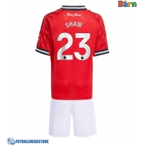 Fotballdrakt Barn Manchester United Luke Shaw #23 Hjemmedraktsett 2025-26 Kortermet (+ Korte bukser)
